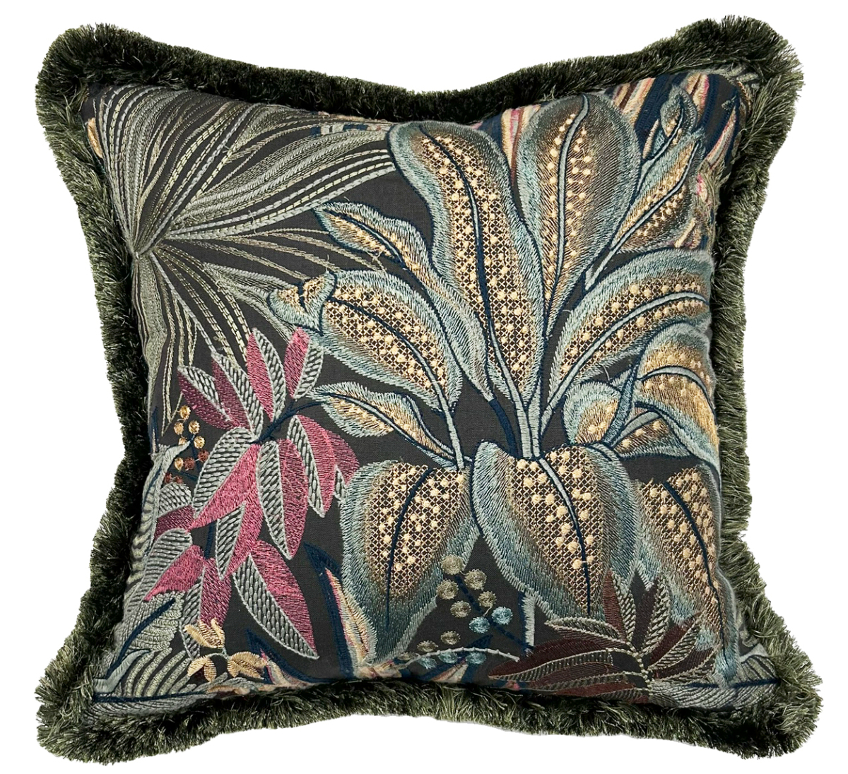 Подушка JUNGLE ROOM Antique Catherine Martin by Mokum, стоимость 38 000 руб. 